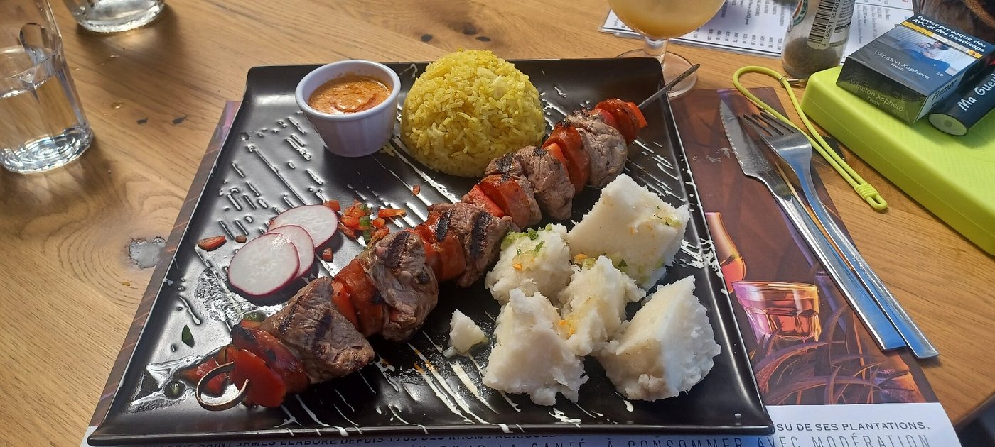 Brochette de bœuf grillée et riz créole